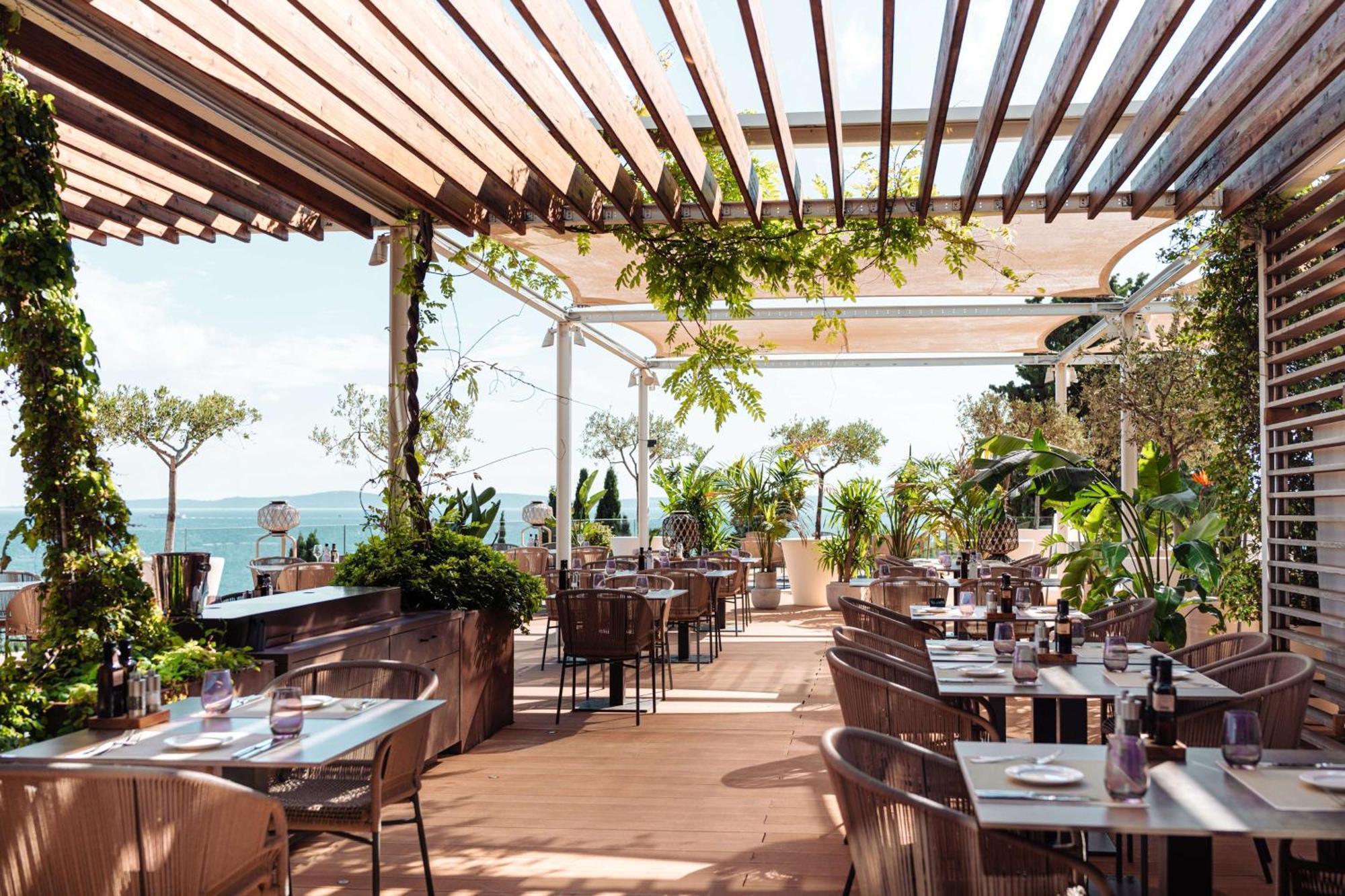 Radisson Blu Resort & Spa Сплит Екстериор снимка The restaurant