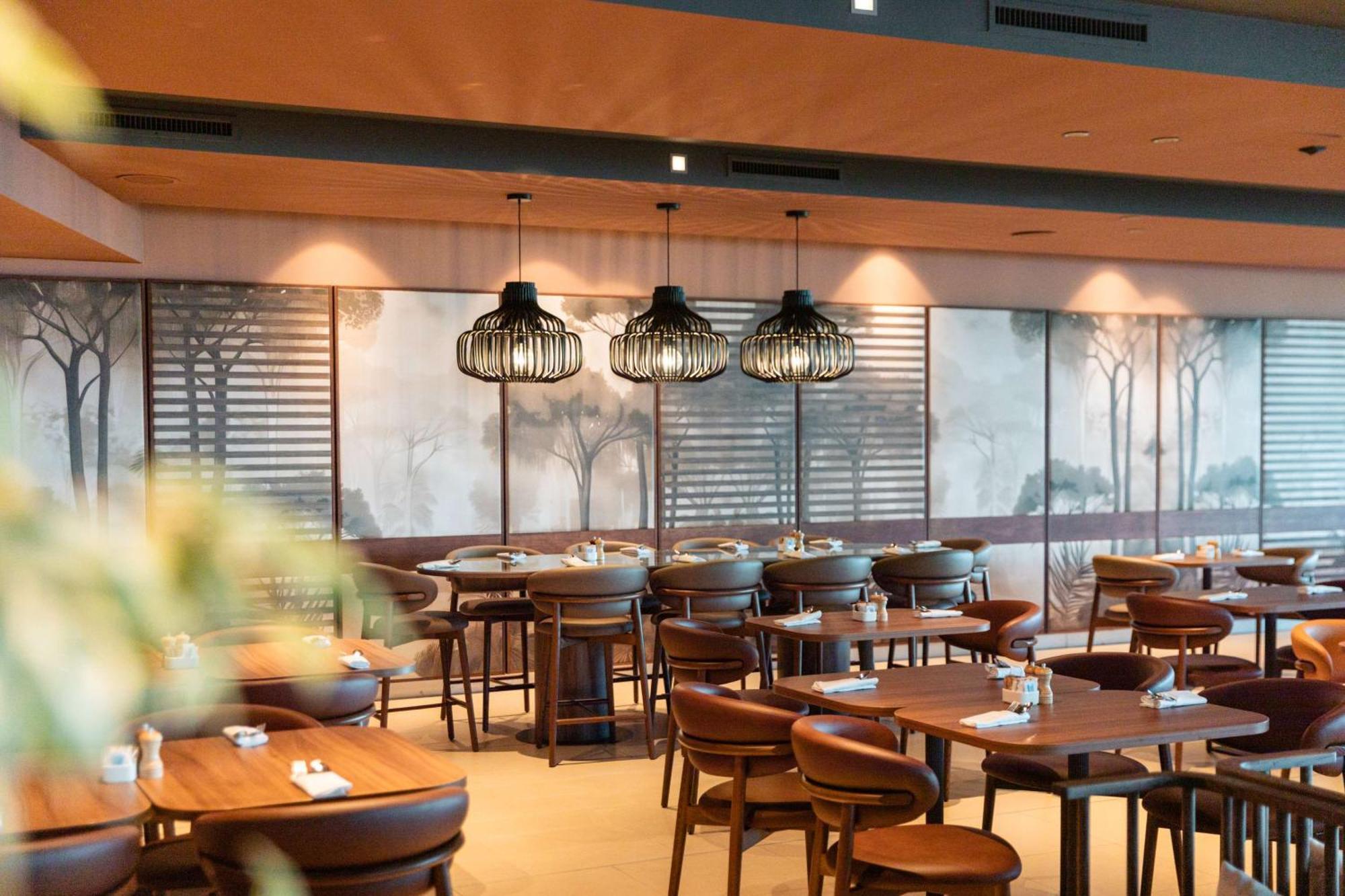 Radisson Blu Resort & Spa Сплит Екстериор снимка The interior of the restaurant