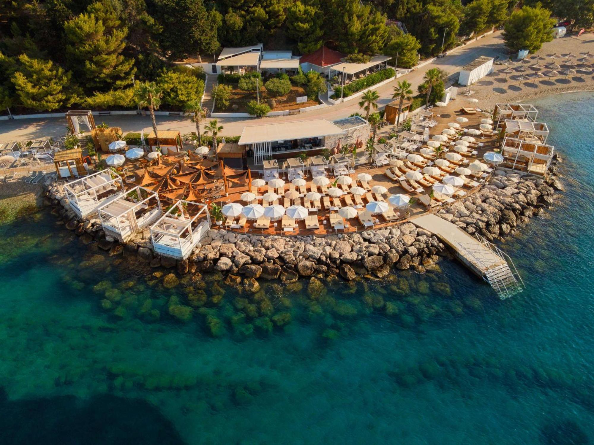 Radisson Blu Resort & Spa Сплит Екстериор снимка Aerial view of the beach