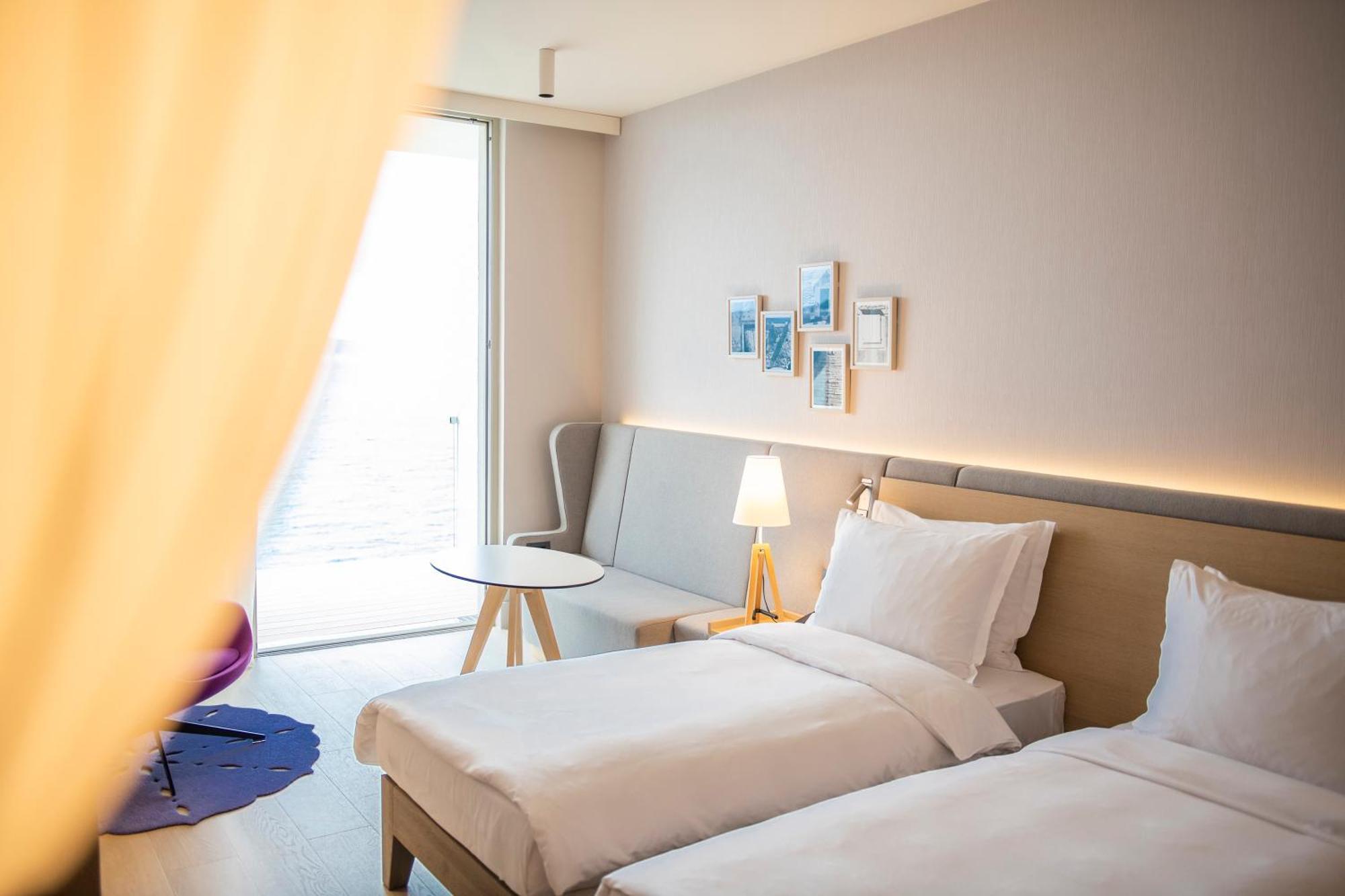 Radisson Blu Resort & Spa Сплит Екстериор снимка A room at the hotel
