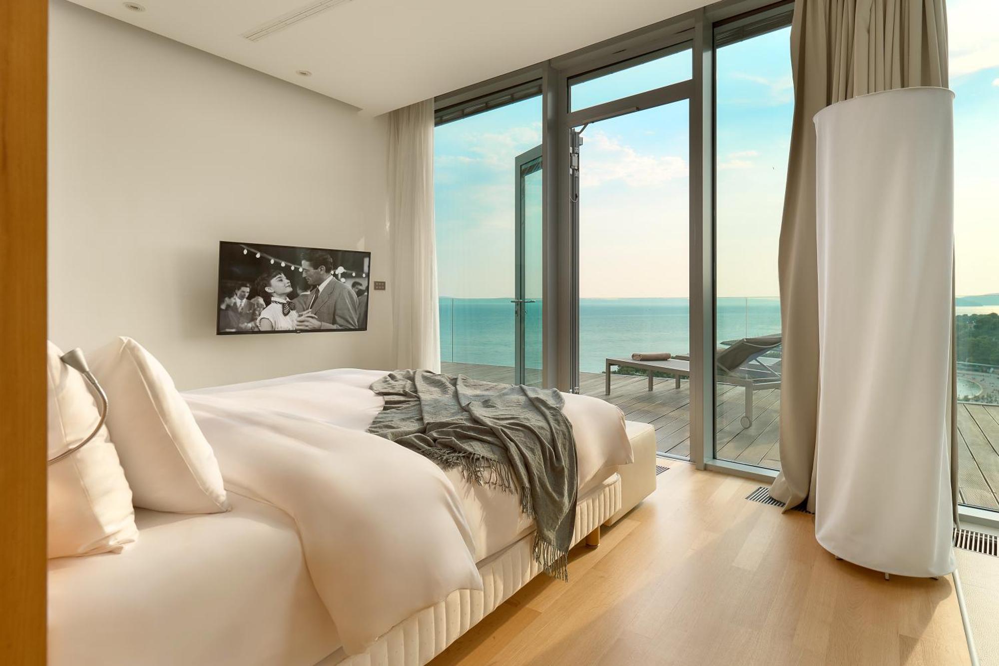 Radisson Blu Resort & Spa Сплит Екстериор снимка Bedroom