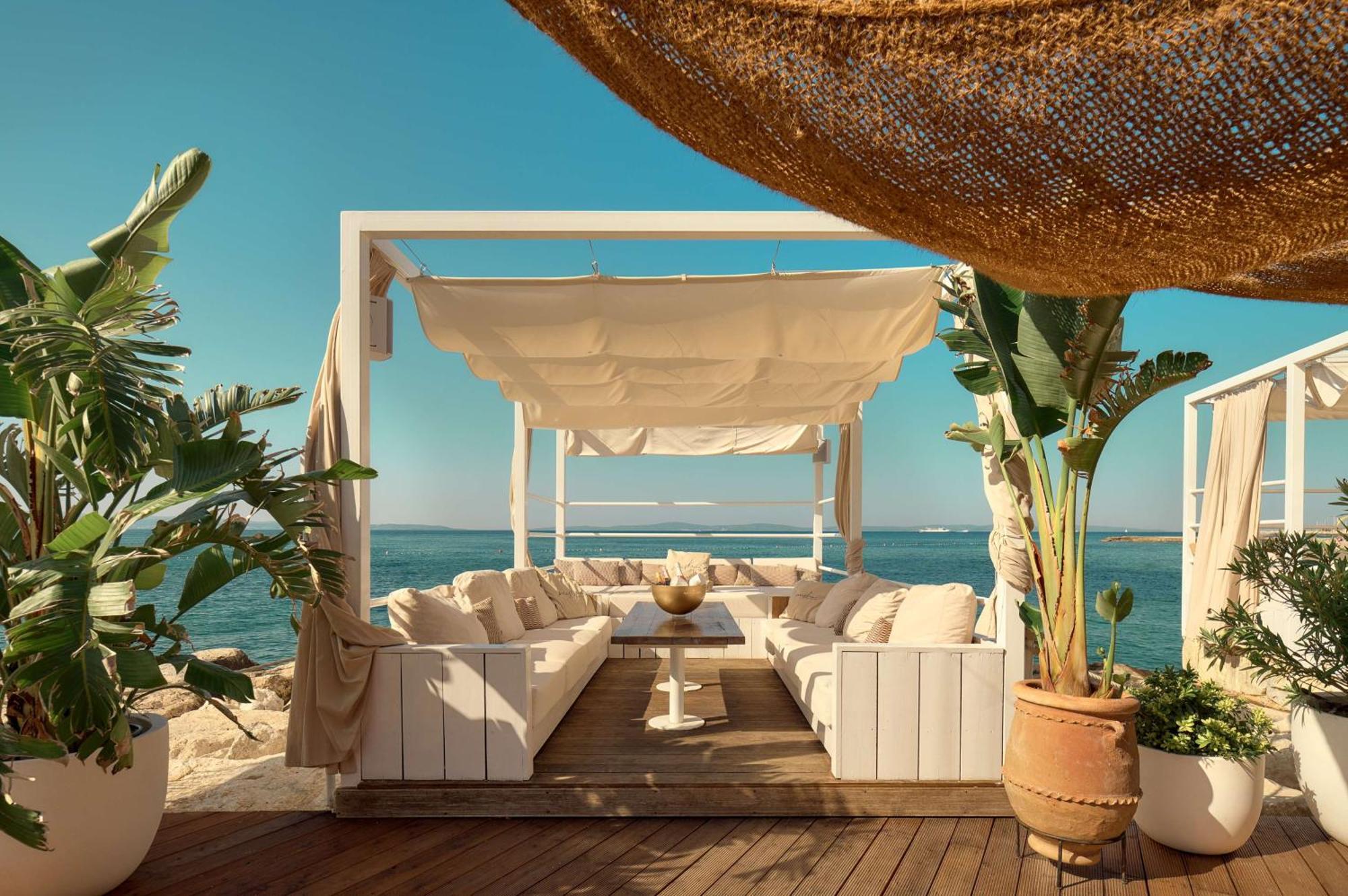 Radisson Blu Resort & Spa Сплит Екстериор снимка The beach club at the resort