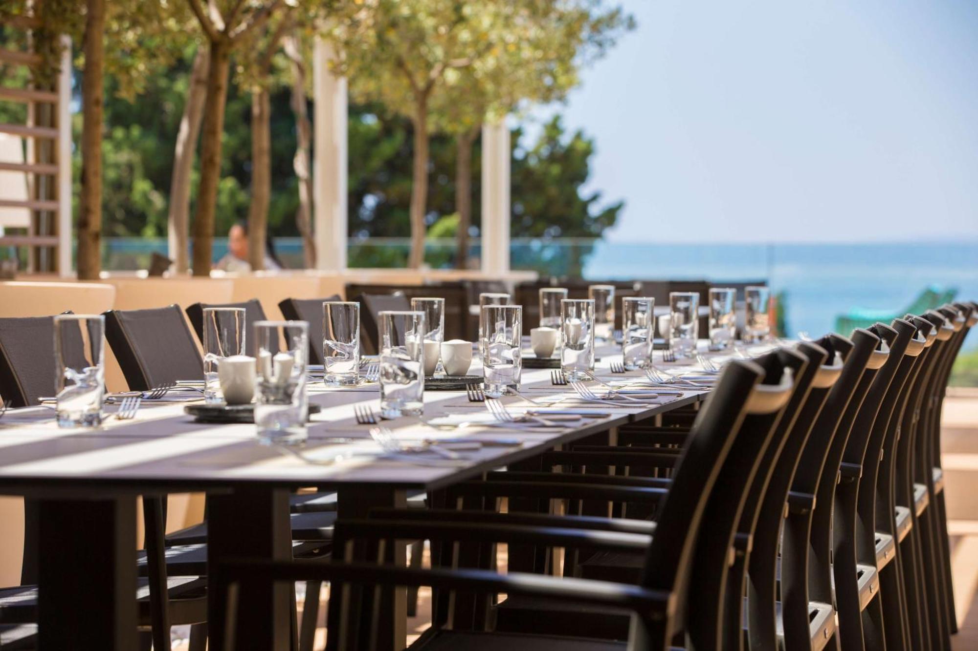 Radisson Blu Resort & Spa Сплит Екстериор снимка The Beach Club