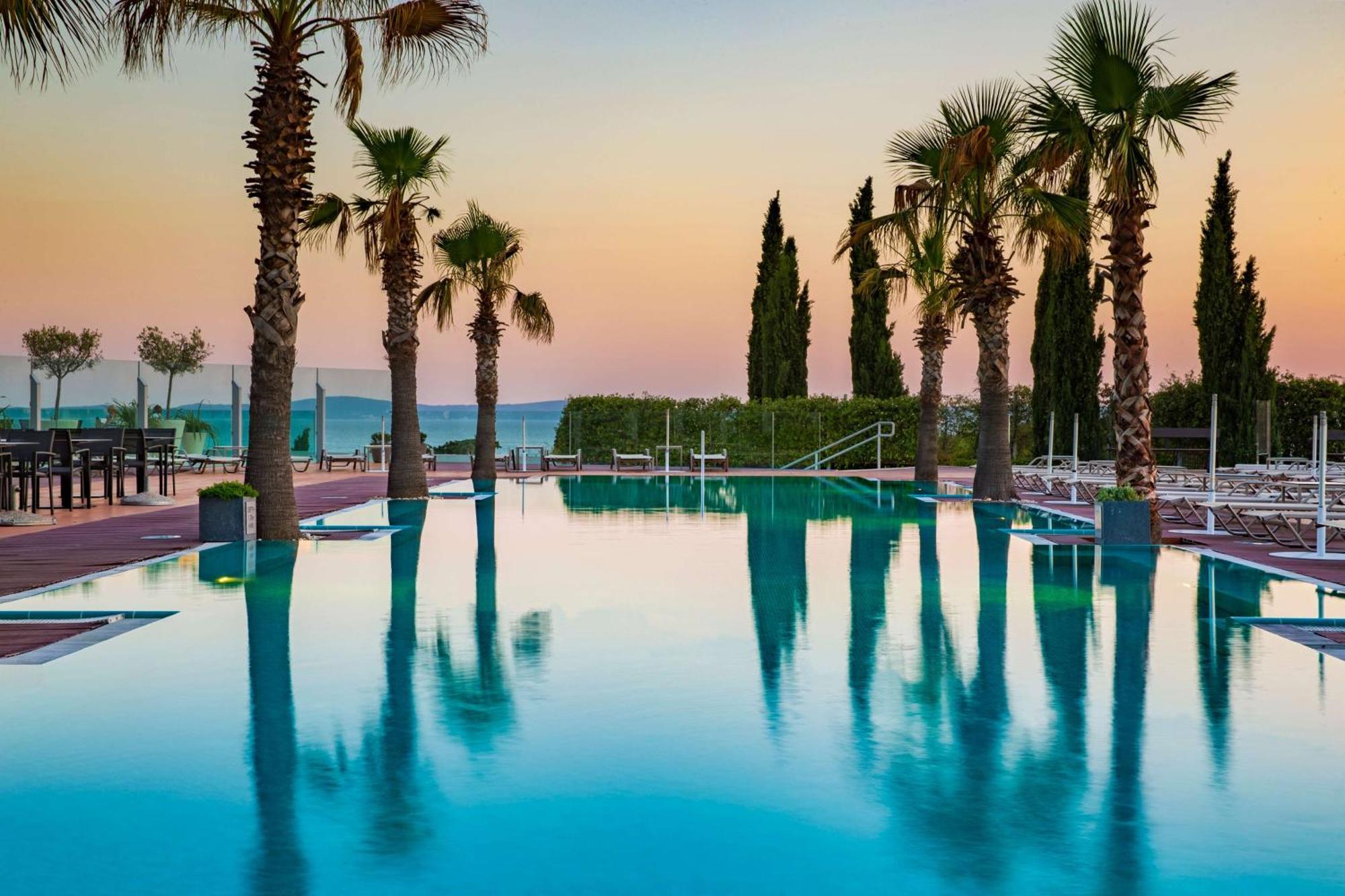 Radisson Blu Resort & Spa Сплит Екстериор снимка The Dead Sea
