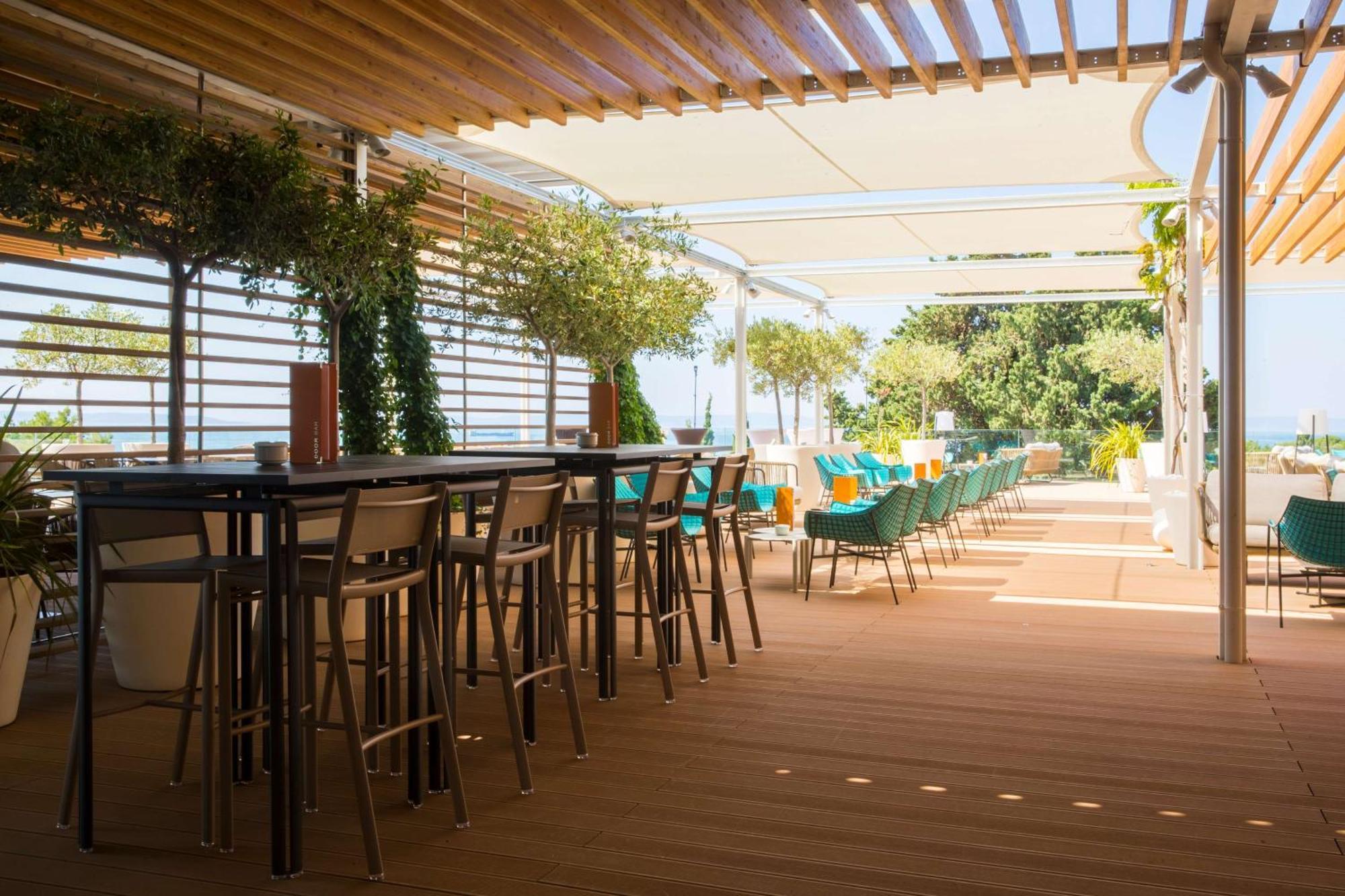 Radisson Blu Resort & Spa Сплит Екстериор снимка The Sky Bar