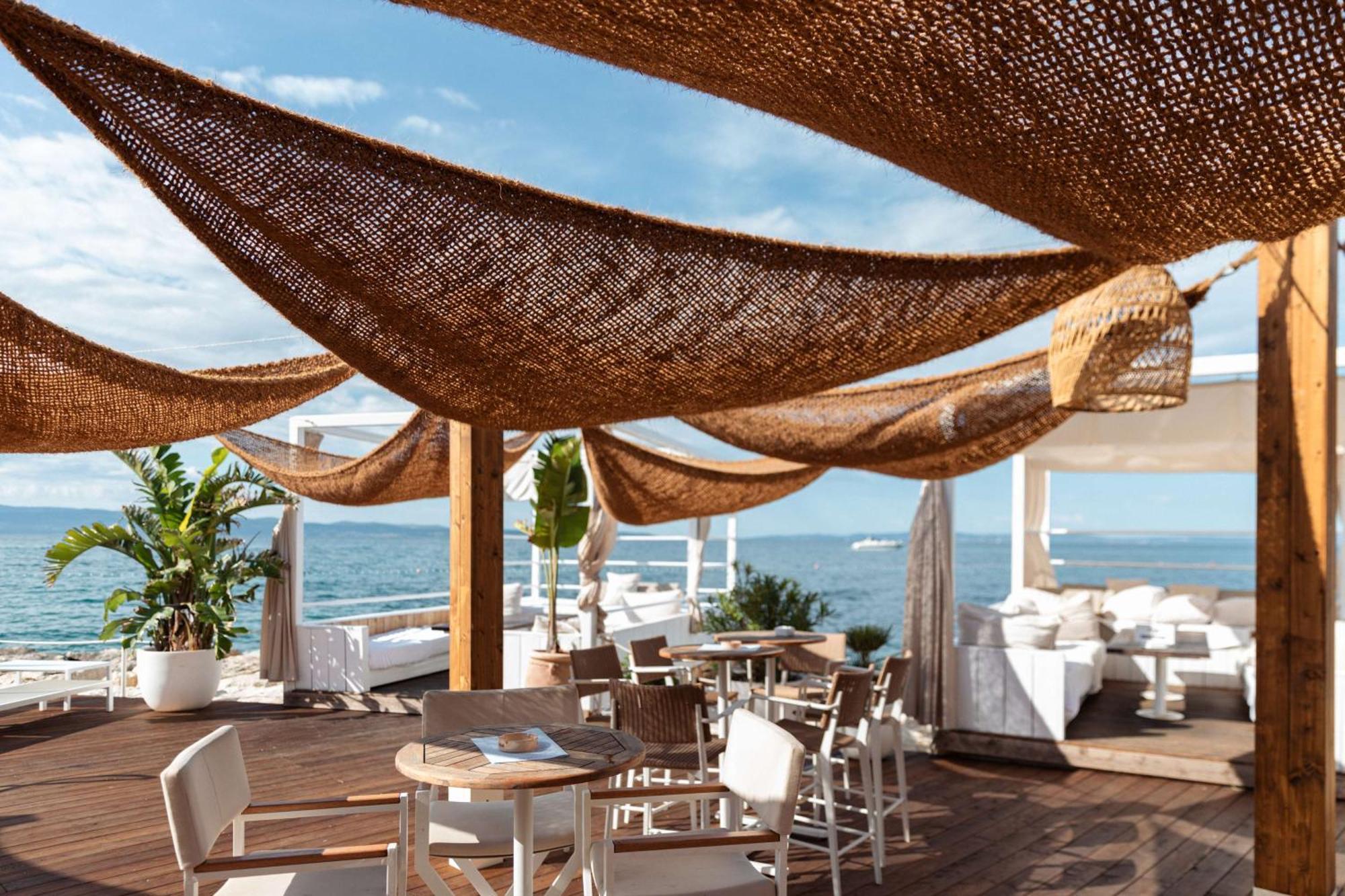 Radisson Blu Resort & Spa Сплит Екстериор снимка The Sky Bar
