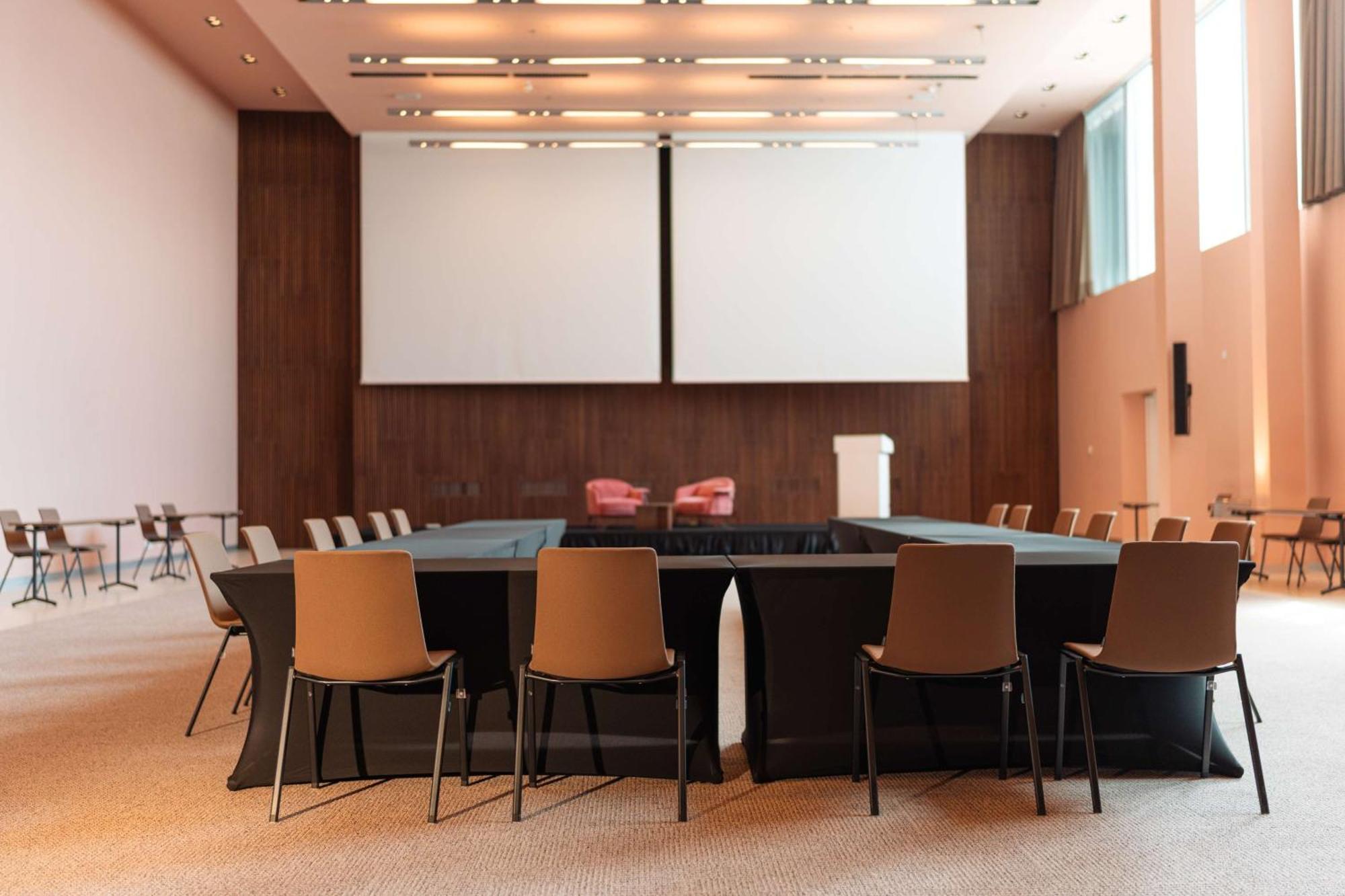 Radisson Blu Resort & Spa Сплит Екстериор снимка The meeting room of the UNWTO headquarters