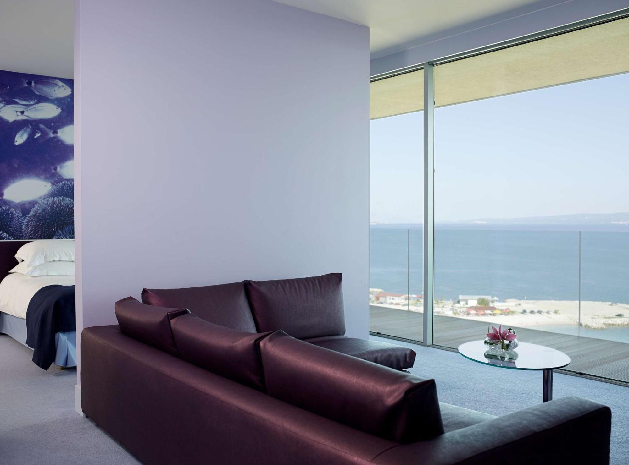 Radisson Blu Resort & Spa Сплит Екстериор снимка A room at the Hilton Tel Aviv